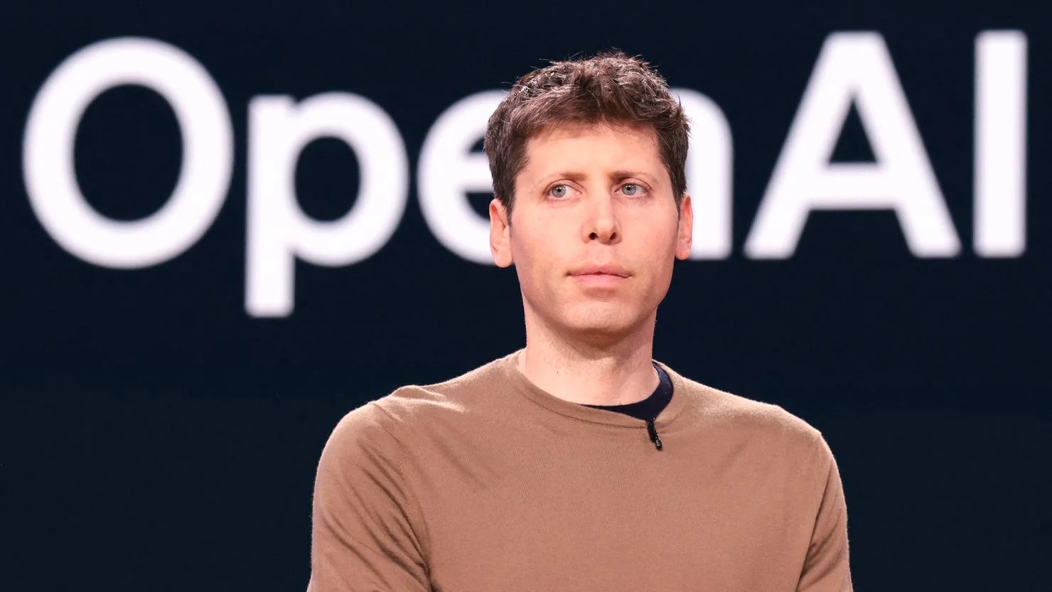 OpenAI разрабатывает новое компактное AI-устройство
